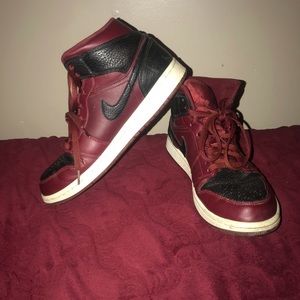 Jordan Shoes | Air Jordan 1 Mid | Team Red Black